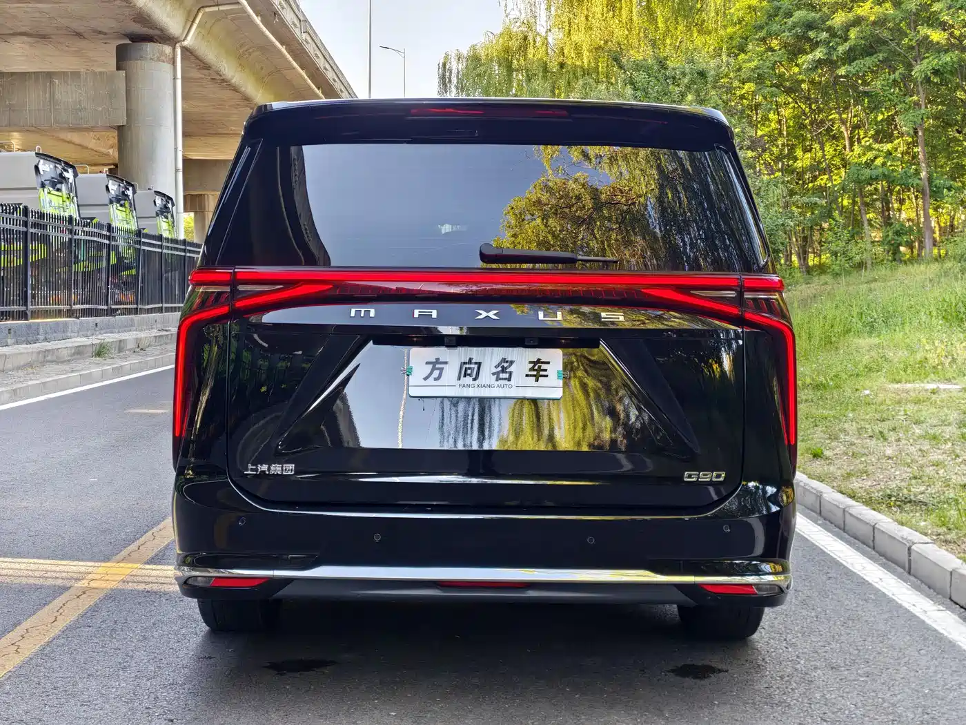 SAIC Maxus Maxus G90 2023 2.0T Interstellar 7-seater фото 34