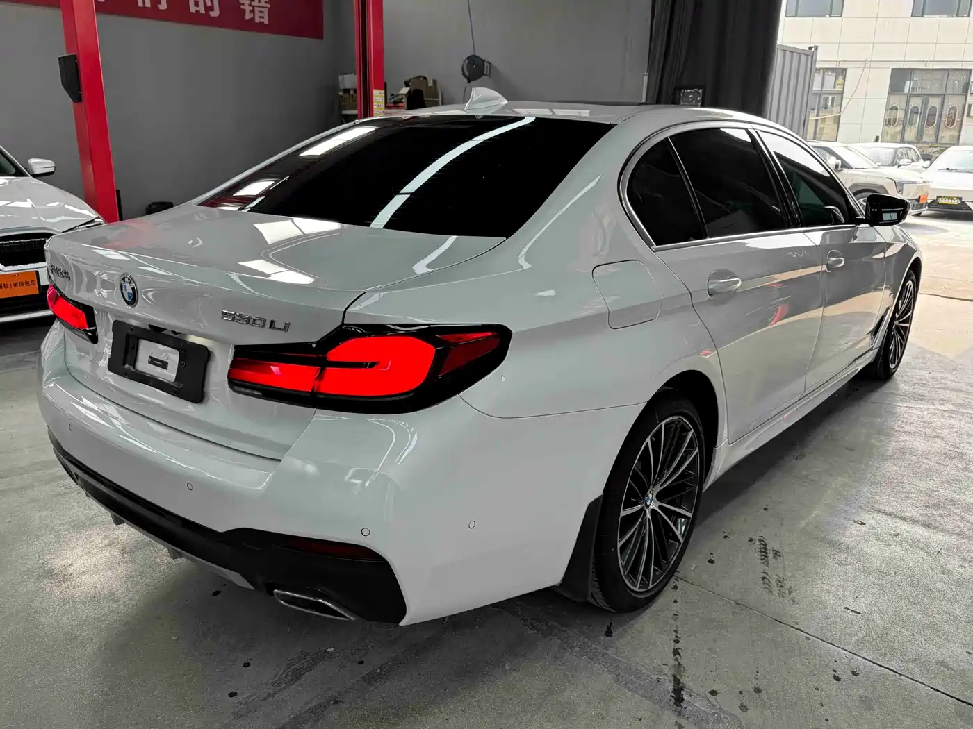 BMW 5 Series 2023 530Li Leading M Sport Package фото 4