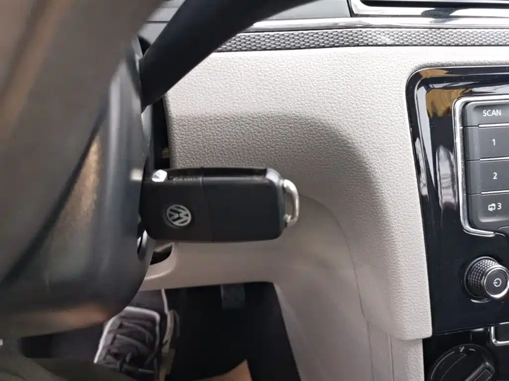 Volkswagen Bora 2014 1.6L Automatic Fashion Edition фото 9