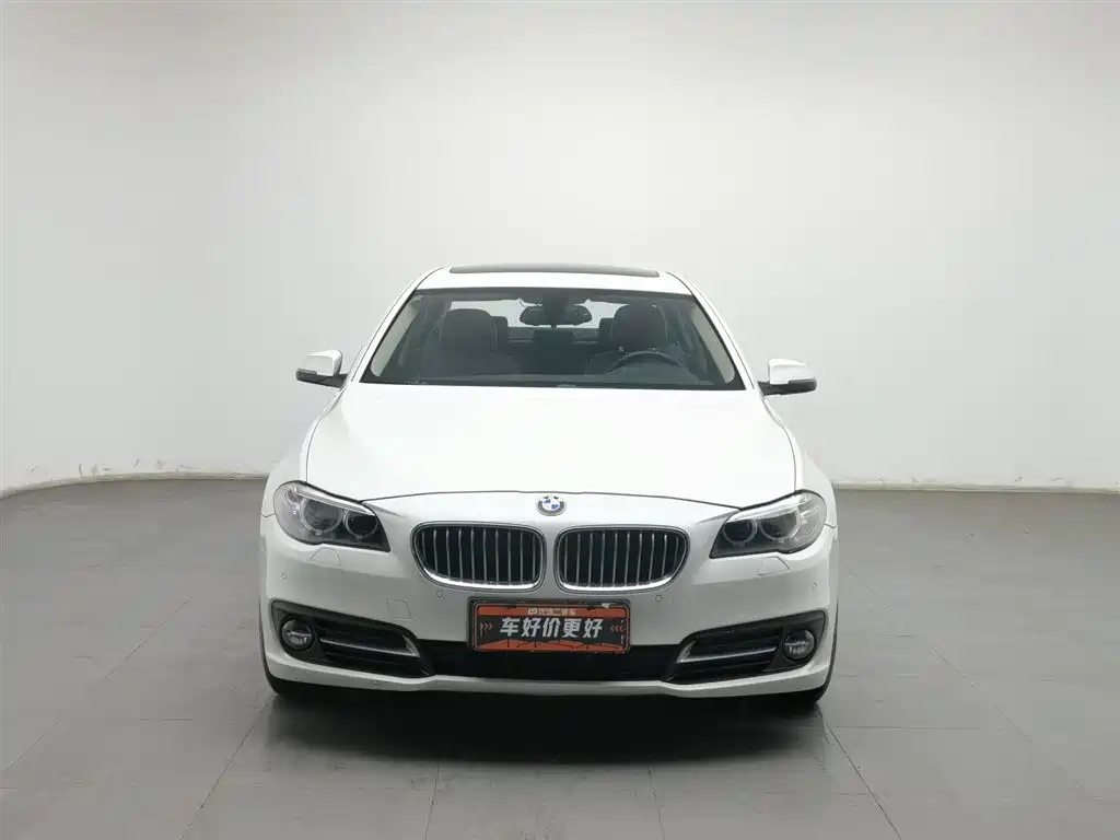 BMW 5 Series 2017 520Li Classic Edition фото 3