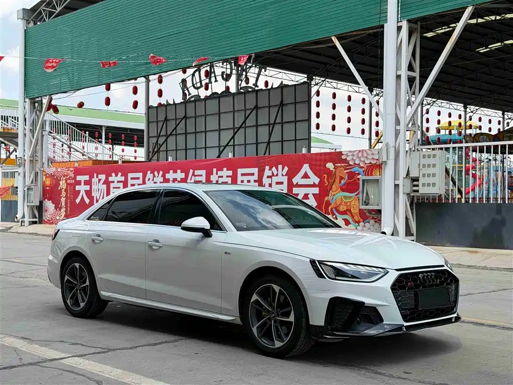 Audi A4L 2022 40 TFSI Fashion Dynamic фото 3