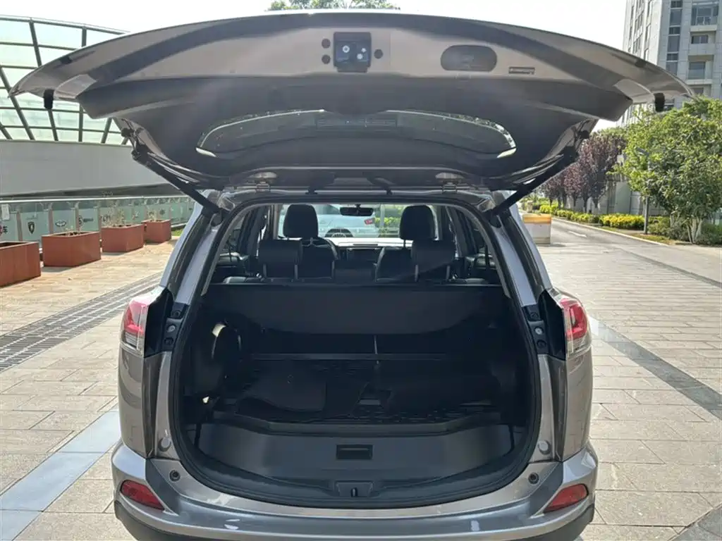 Toyota RAV4 Rongfang 2016 2.0L CVT 2WD Smart (China V) фото 4
