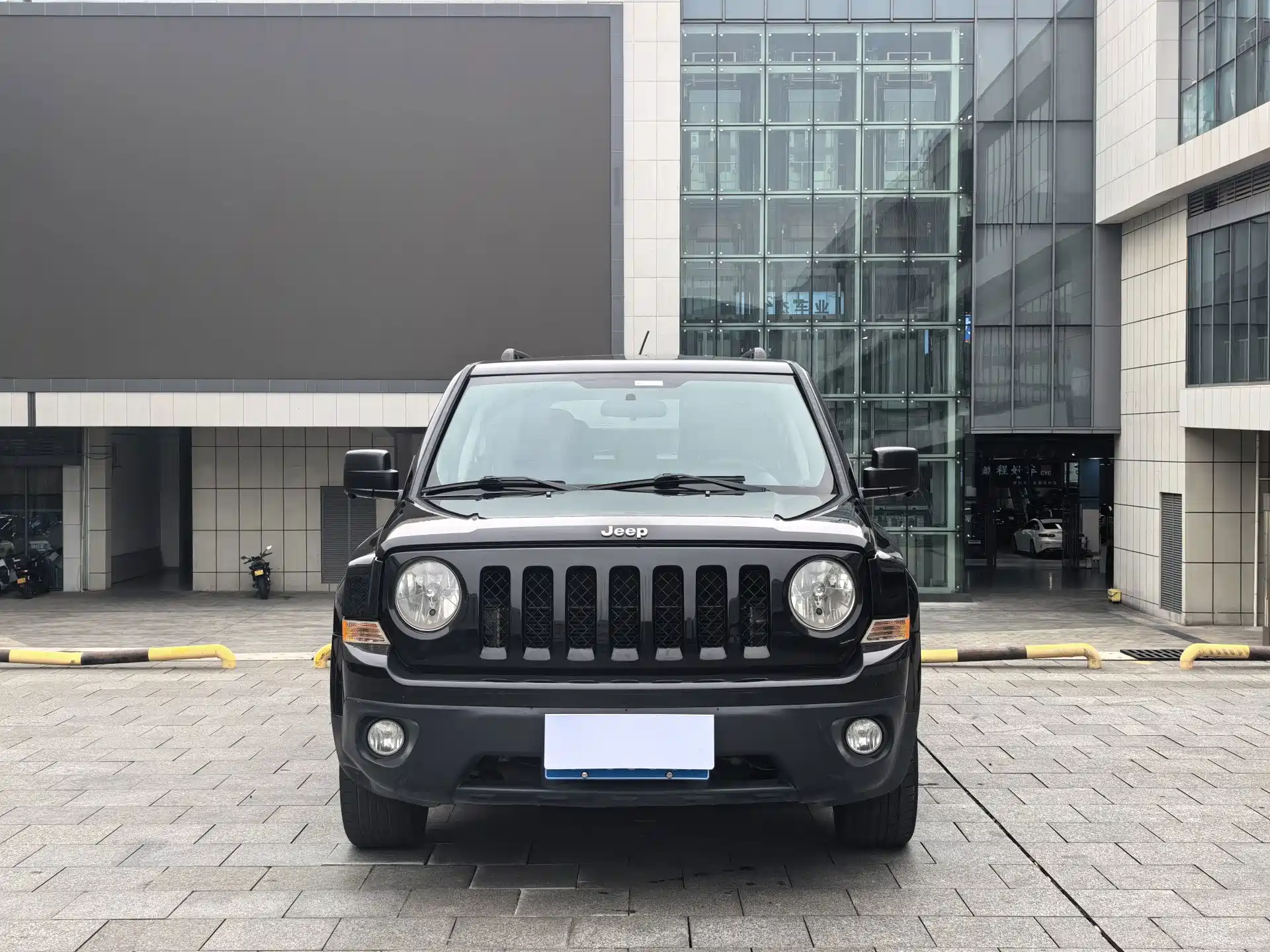 Photo 2 - Jeep Patriot