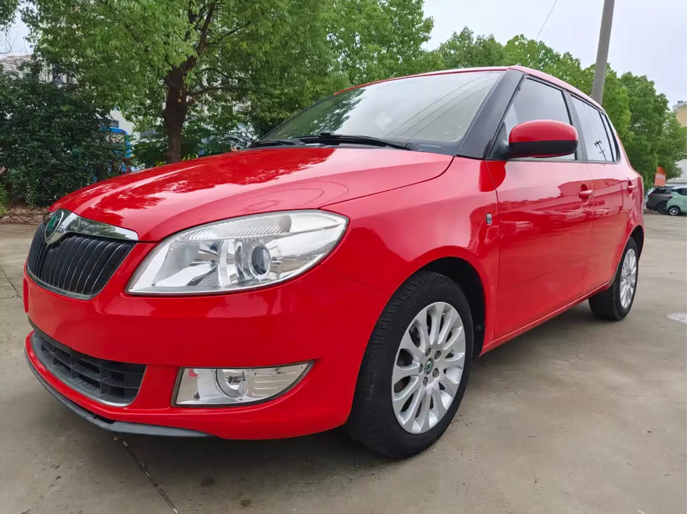Škoda Fabia 2011 1.6L Automatic Crystal Enjoyment Edition фото 3