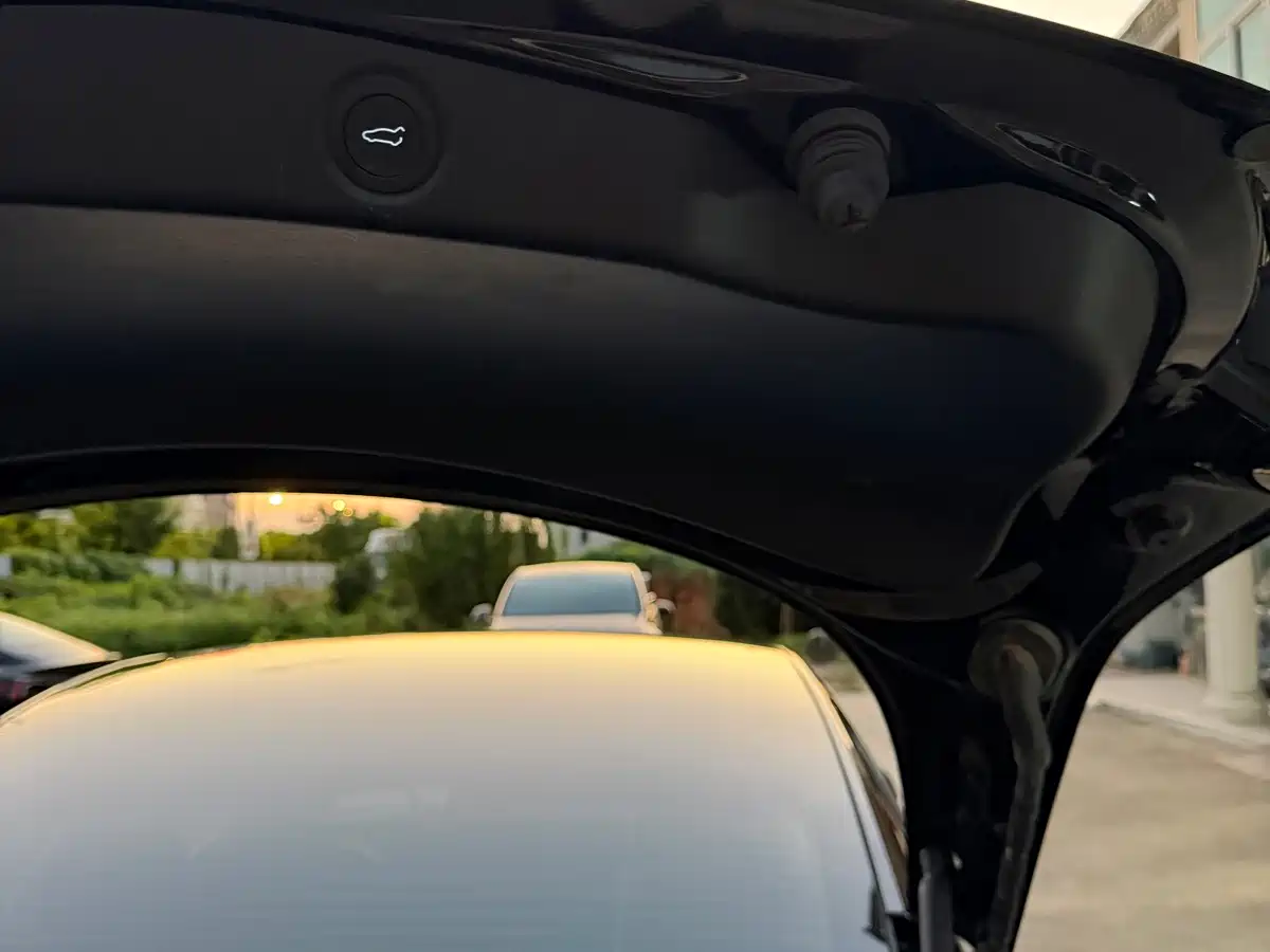 Tesla Model 3 2026 2025 Model Year Facelift Rear-Wheel Drive