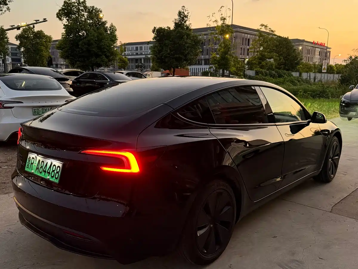 Фото 5 - Tesla Model 3