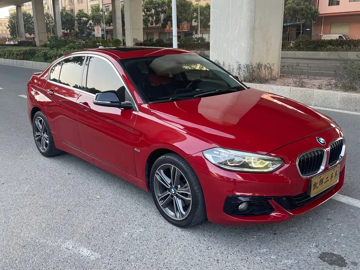 BMW 1 Series 2017 118i Sport фото 3