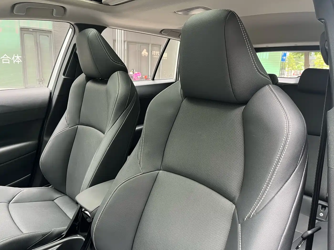 Toyota Frontlander 2023 2.0L CVT Luxury Edition фото 16