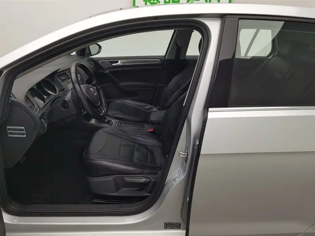 Volkswagen Golf 2016 1.6L Automatic Comfort фото 10