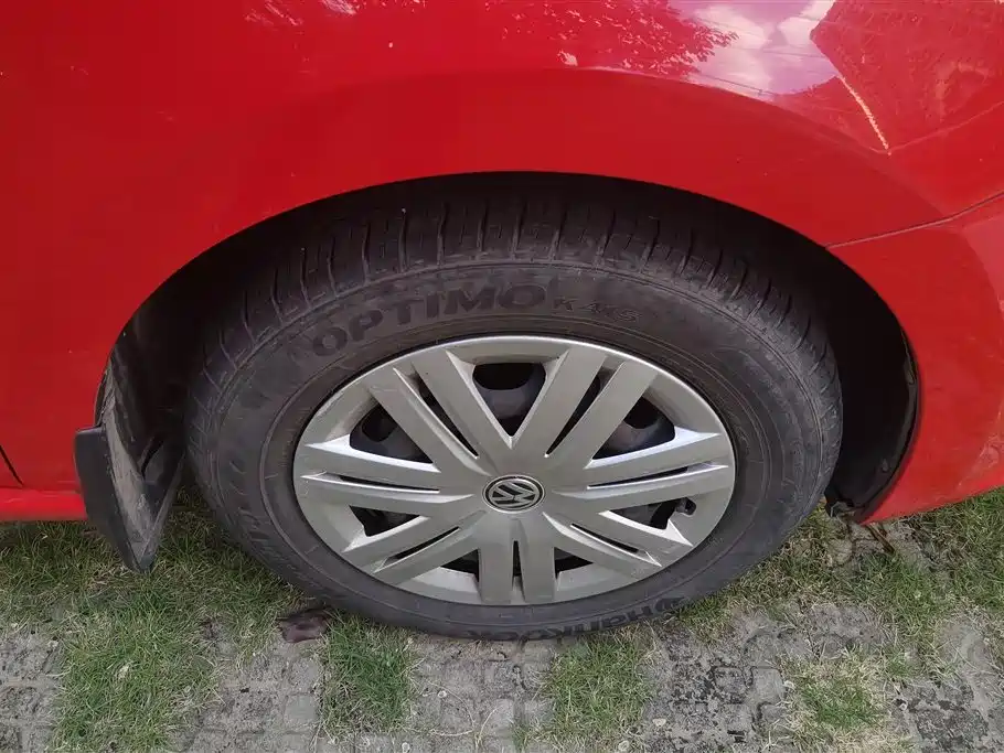 Volkswagen Polo 2014 1.4L Manual Trend Edition фото 6