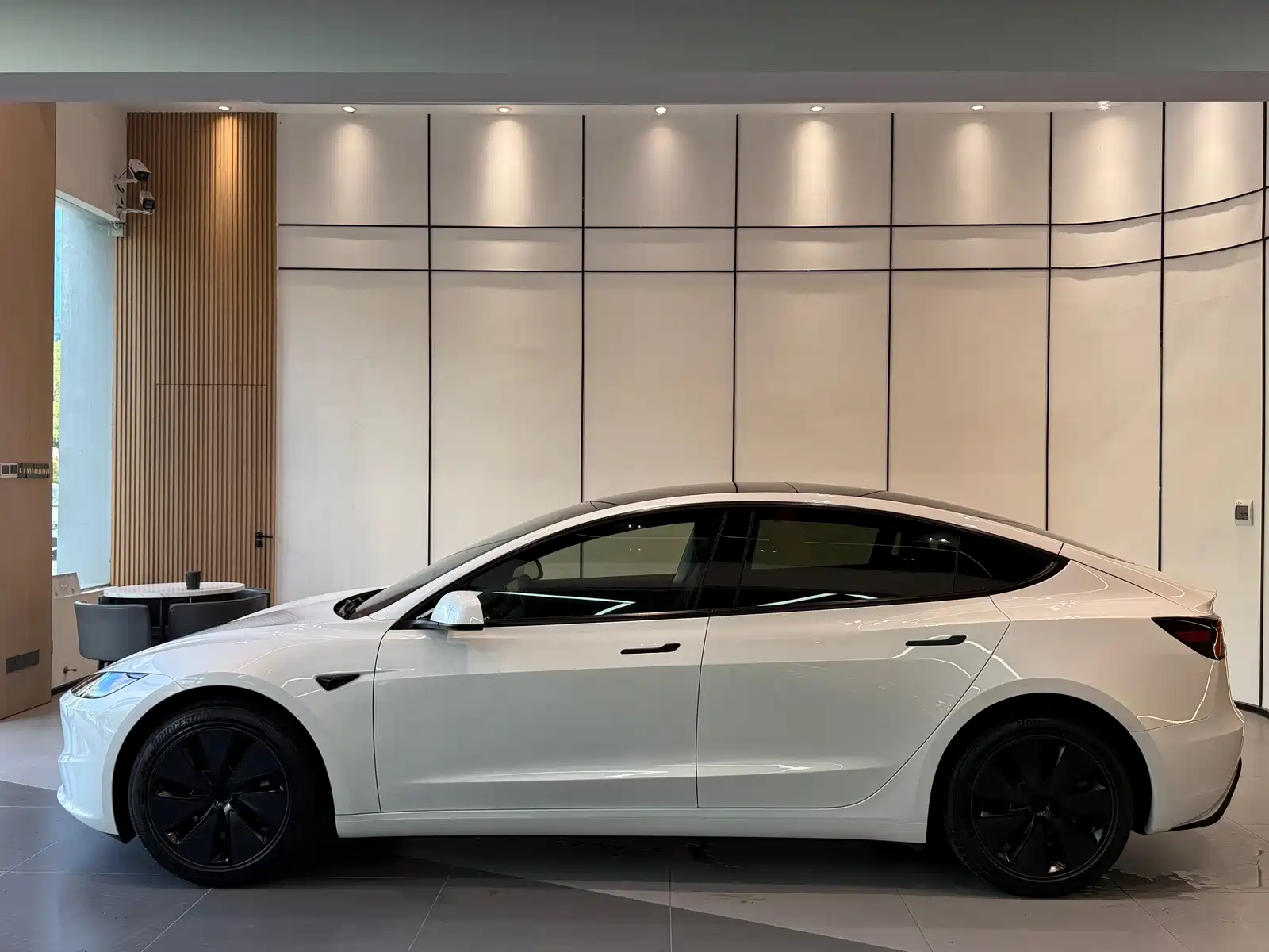 صورة 4 - Tesla Model 3