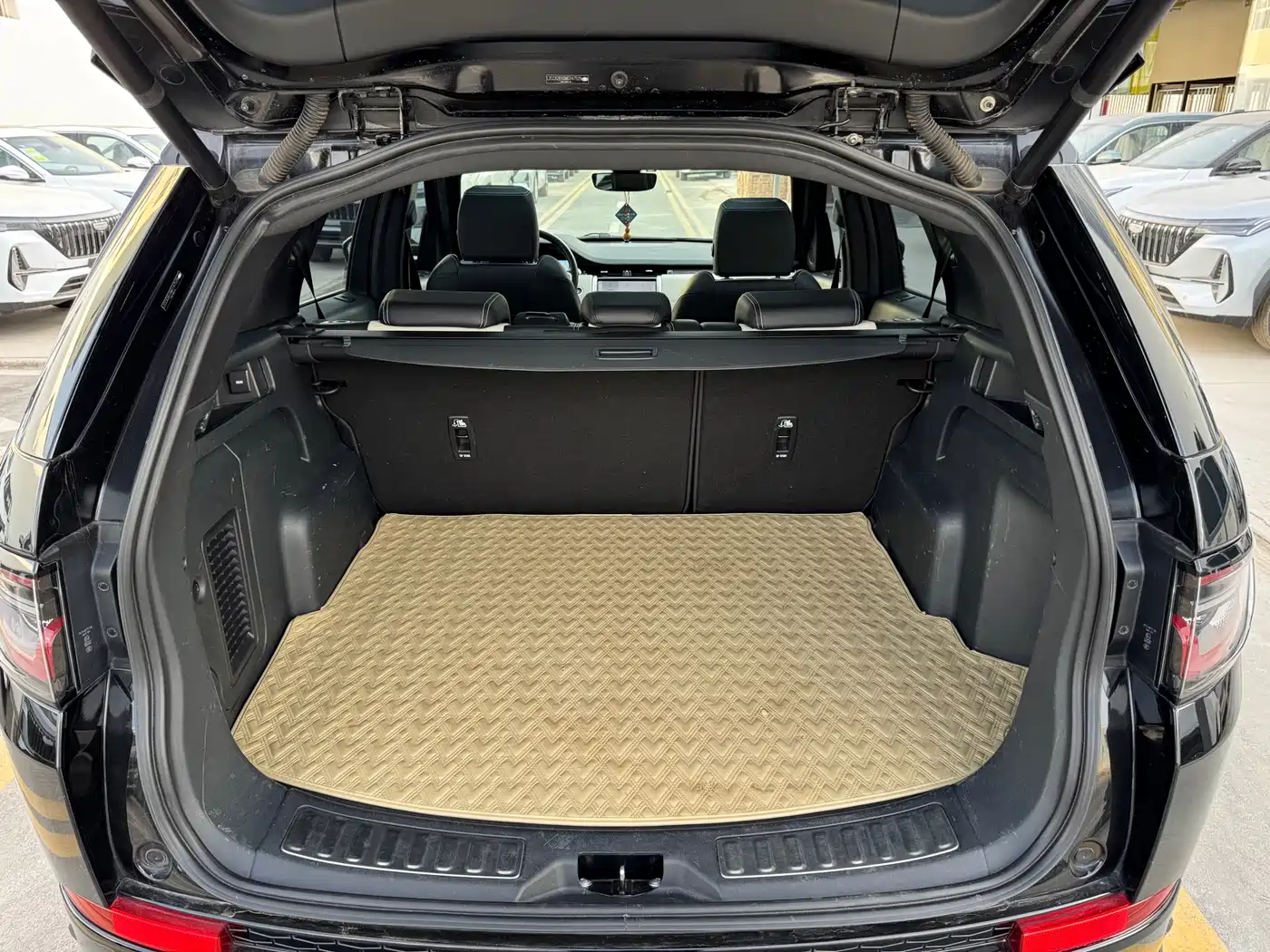 Land Rover Discovery Sport 2022 Model Facelift 249PS R-Dynamic SE Performance Tech Edition 5-seater фото 10