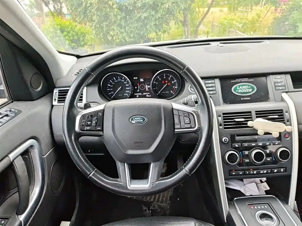 Land Rover Discovery Sport (Import) 2015 2.0T SE фото 3