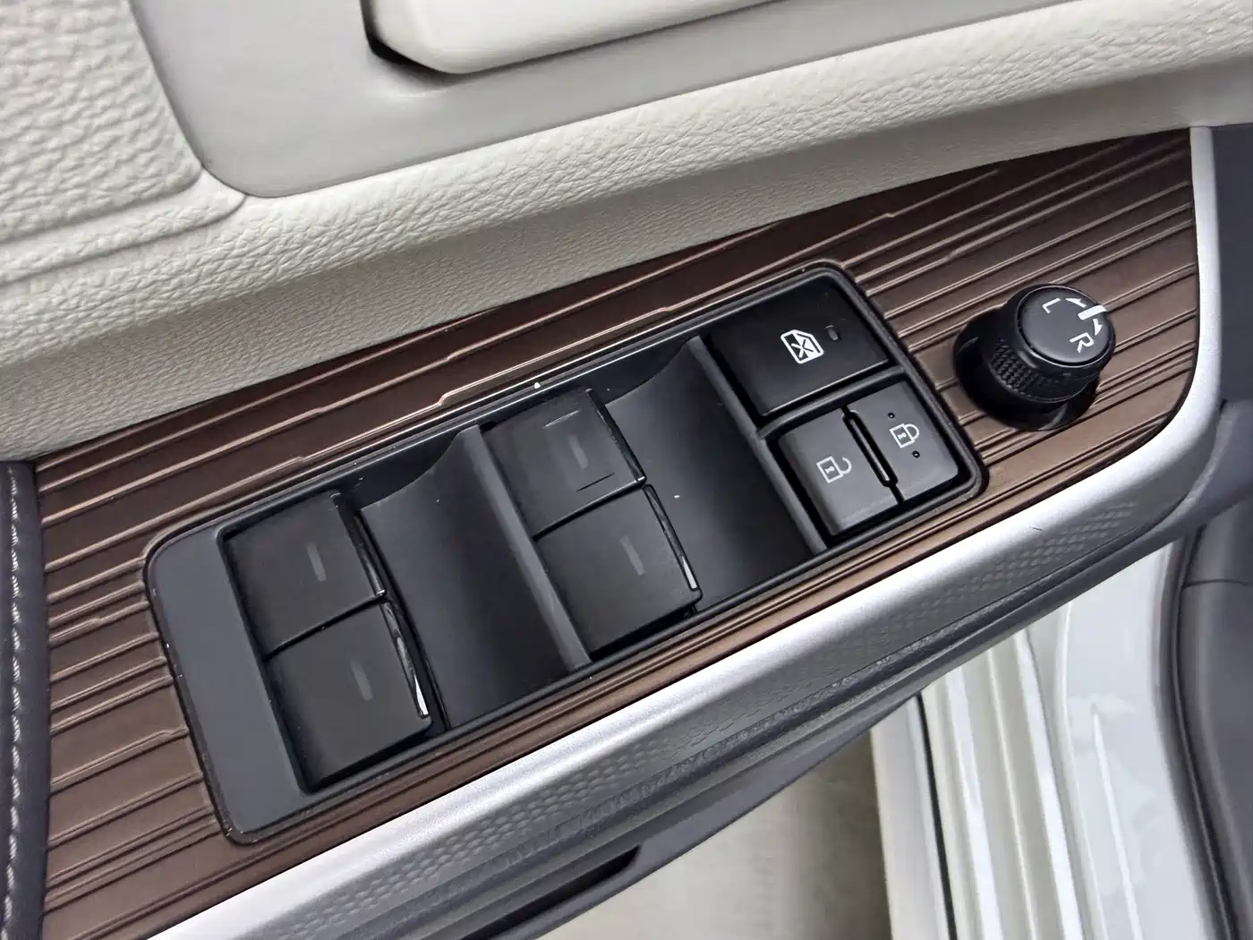 Toyota Granvia 2025 2024 2.5L Hybrid Comfort