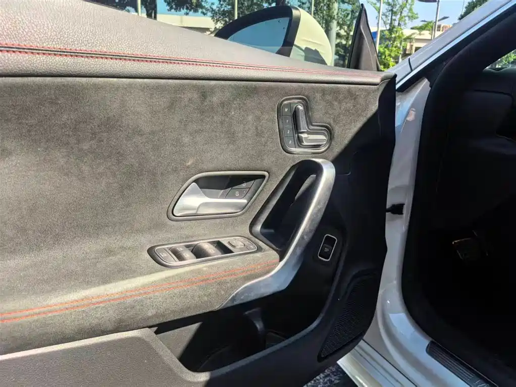 Mercedes-Benz CLA (Import) 2024 CLA 200 фото 13