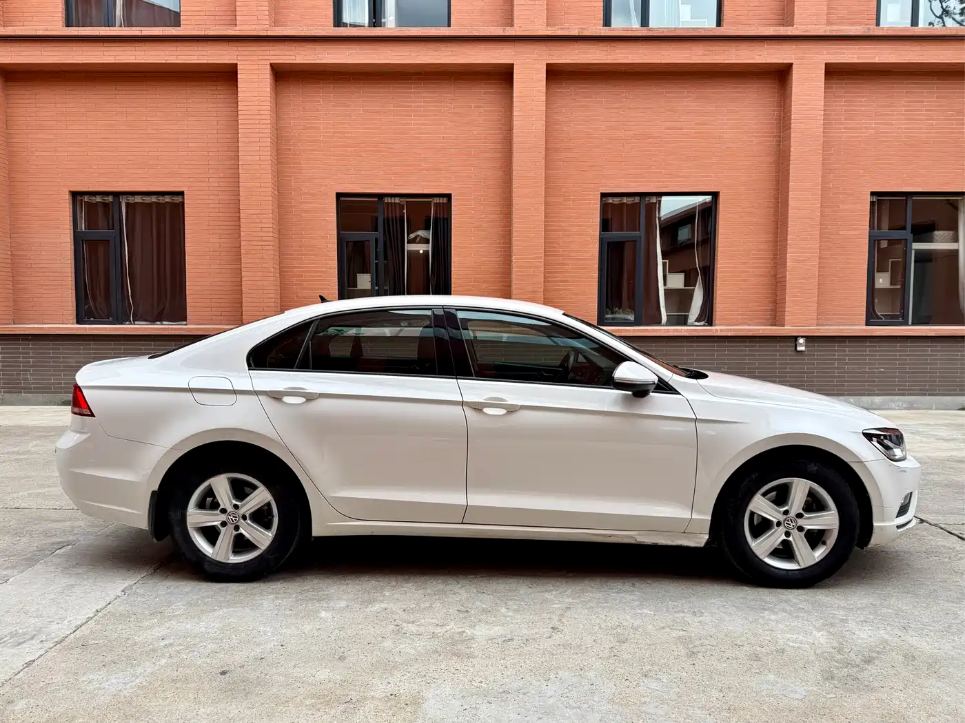 Volkswagen Lamando 2015 230TSI DSG Style фото 4