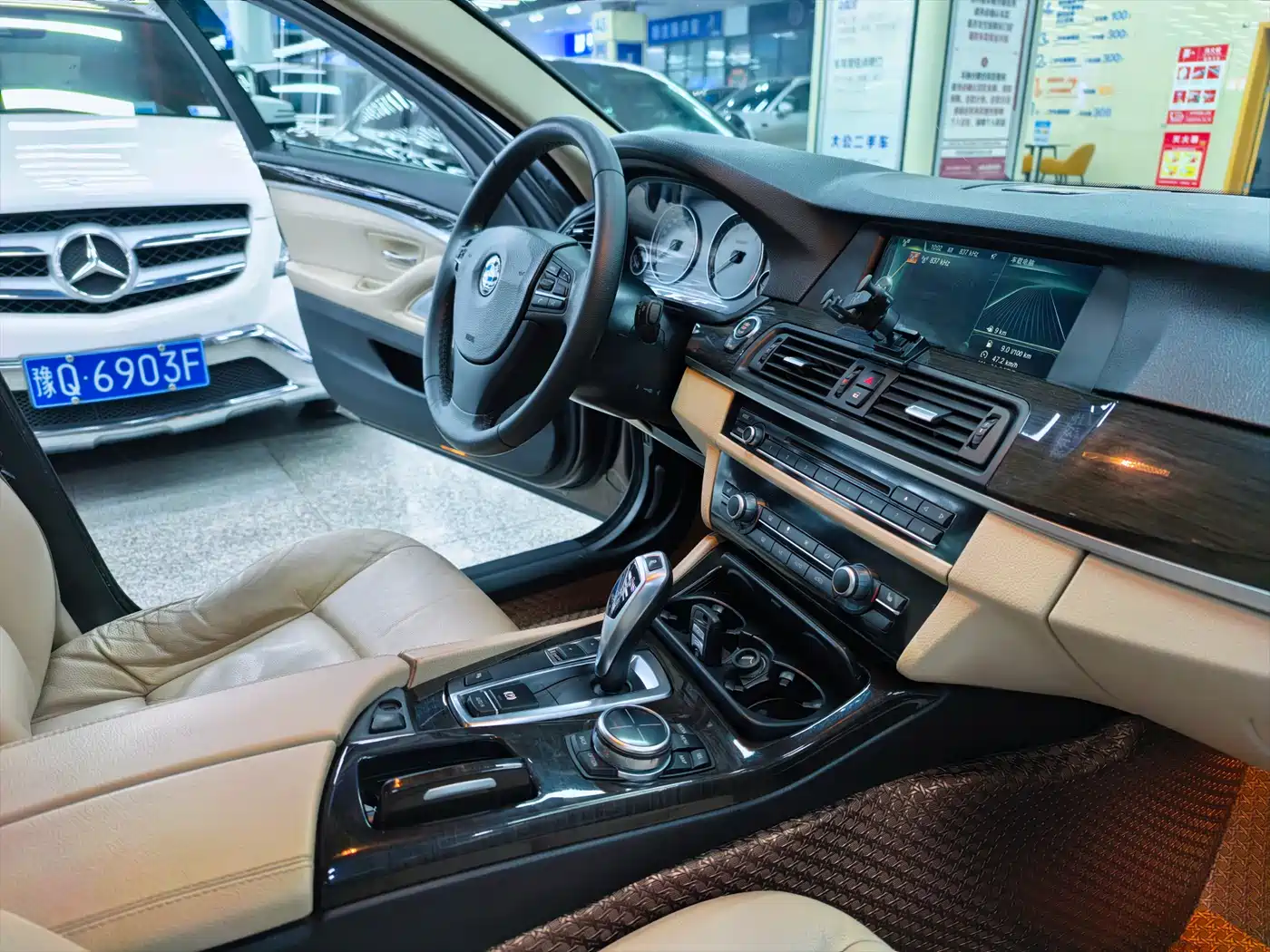 BMW 5 Series 2013 525Li Excellence Edition фото 11