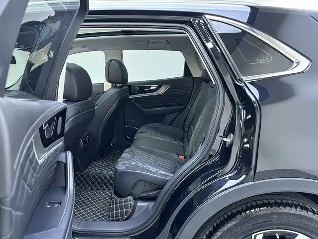 Hongqi HS5 2022 Facelift 2.0T Smart Flag Enjoyment Edition фото 6