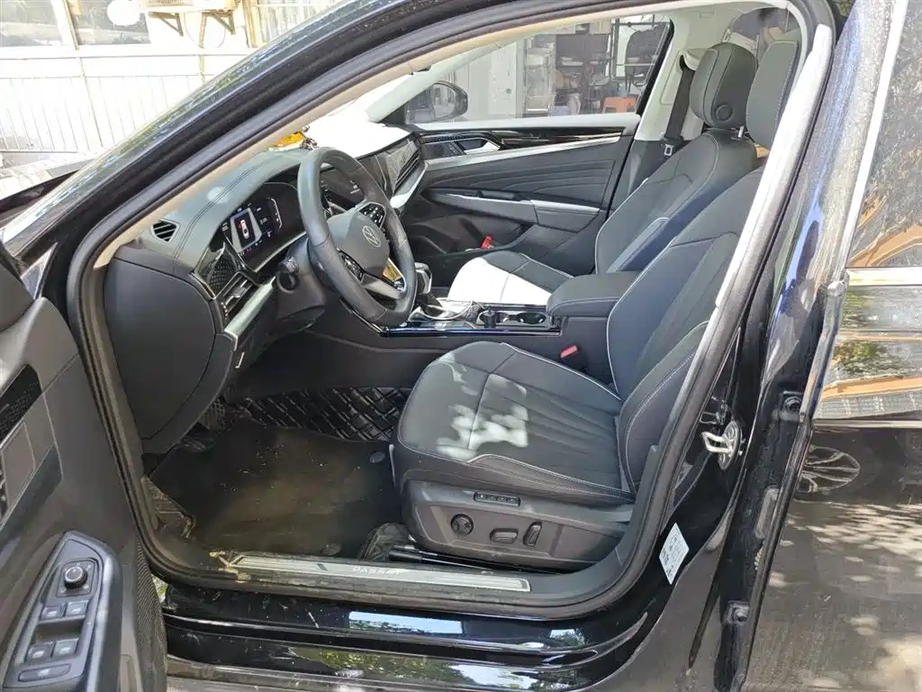 Volkswagen Passat 2024 380TSI Starlight Dragon Glory Edition фото 14
