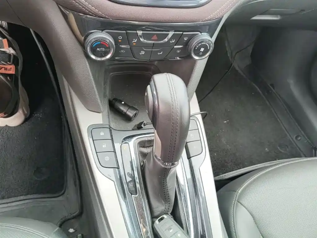 Chevrolet Malibu 2017 1.5T Automatic Luxury Edition фото 14