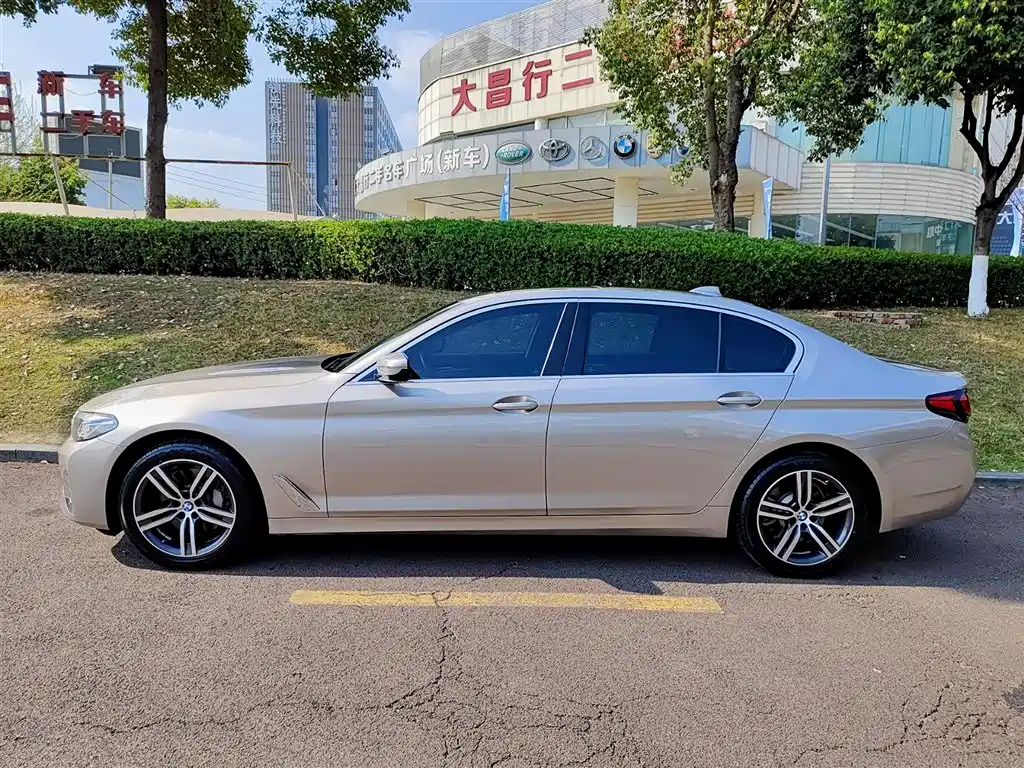 BMW 5-SERIES
