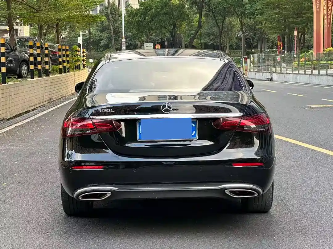 Photo 3 - Mercedes-Benz E-Class