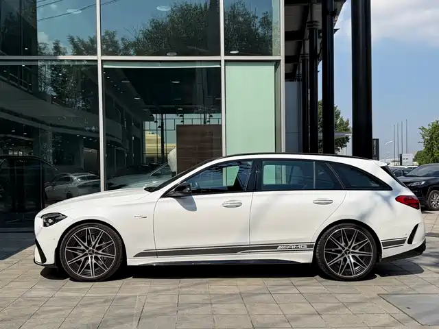 Mercedes-Benz C-Class AMG 2024 Facelift AMG C 43 4MATIC Wagon Special Edition — фото 2