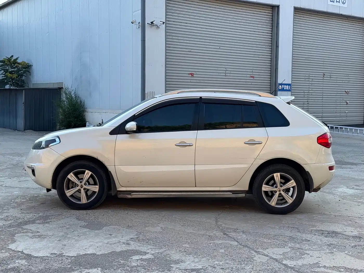 Renault Koleos (Import) 2012 2012 2.5L 4WD Comfort Navigation Edition