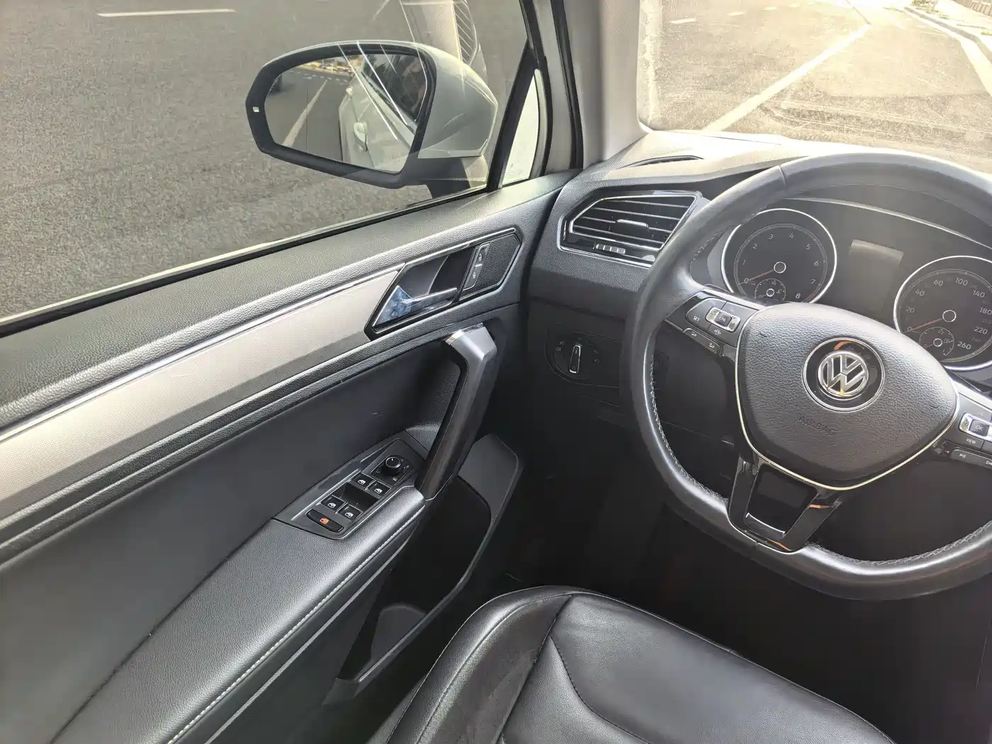 Volkswagen Tiguan L 2019 Facelift 330TSI Auto 2WD Panorama Comfort China VI фото 23
