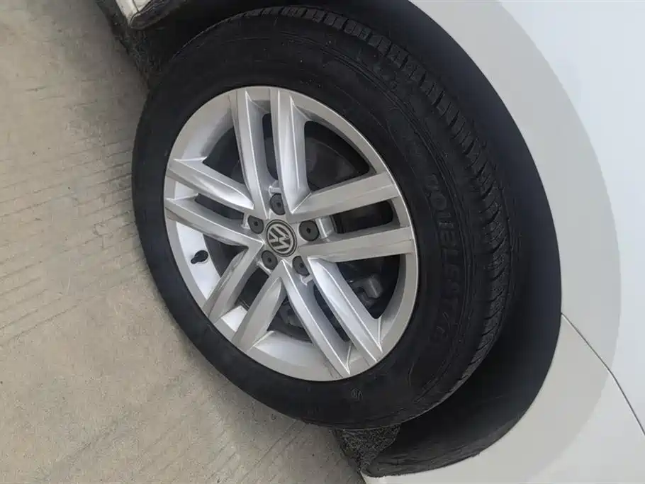 Volkswagen Lavida Tour 2015 230TSI DSG Comfort Edition фото 6