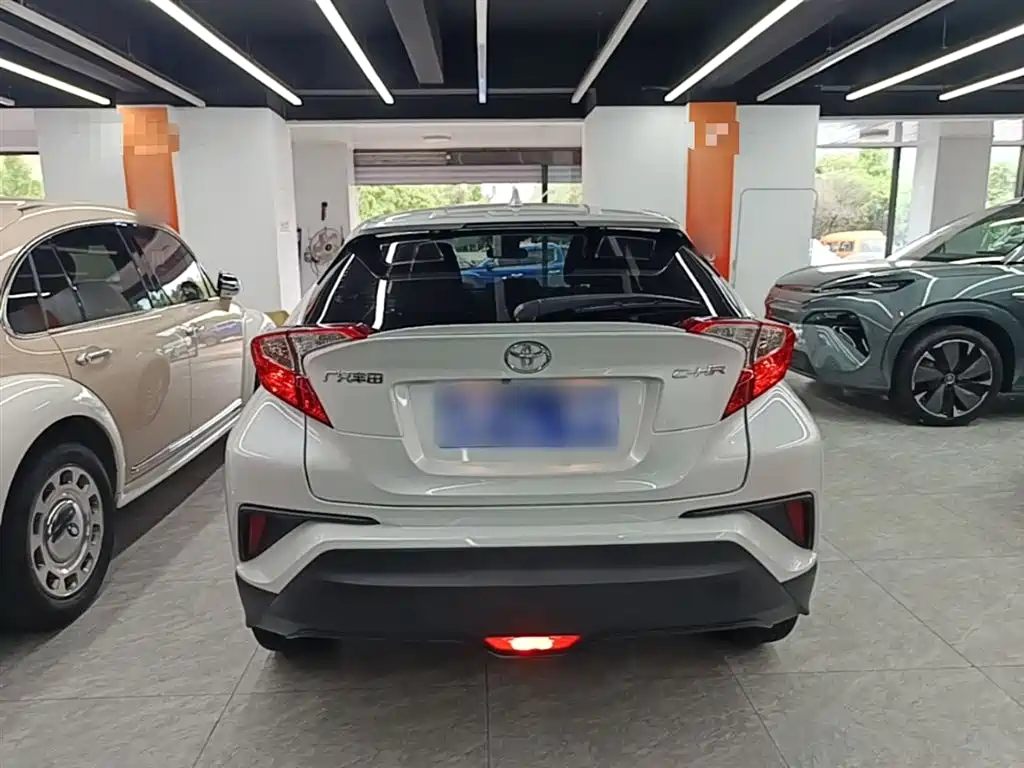 Toyota C-HR 2021 2.0L Comfort Edition фото 6