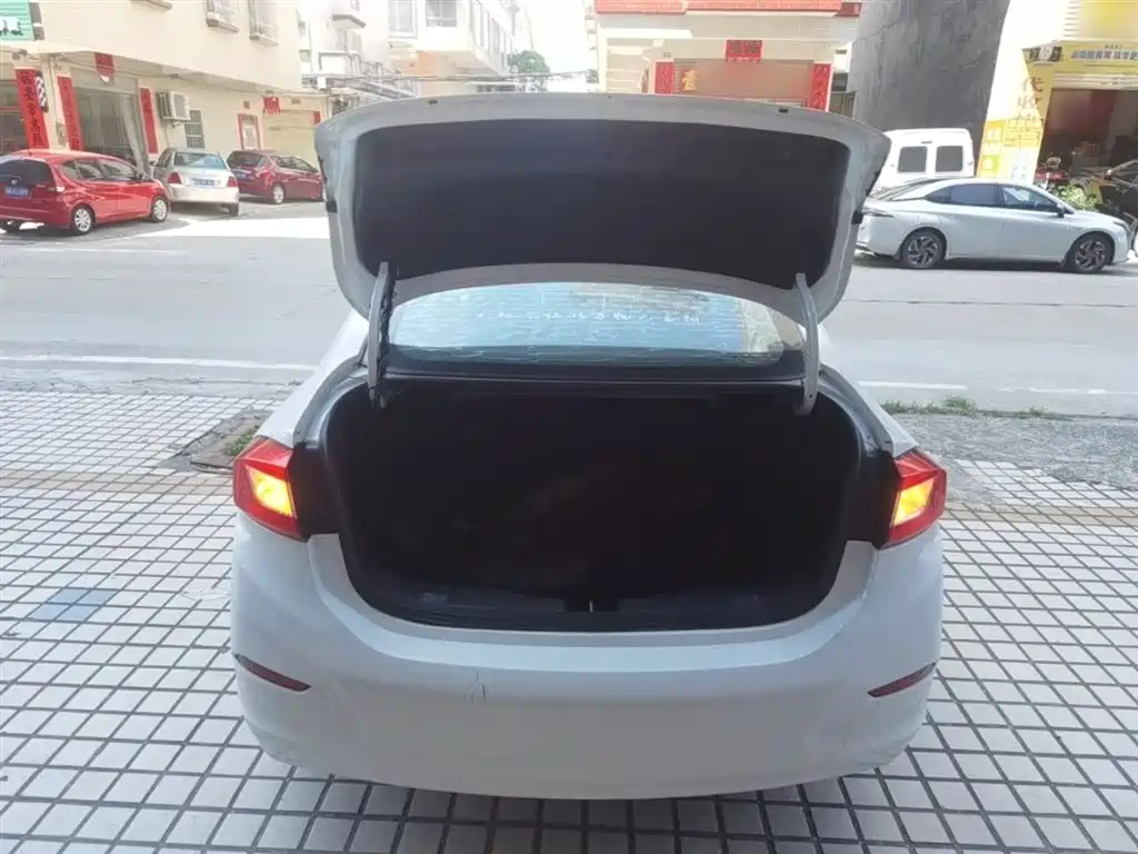 Chevrolet Cruze 2018 320 Automatic Pioneer Sunroof Edition фото 19