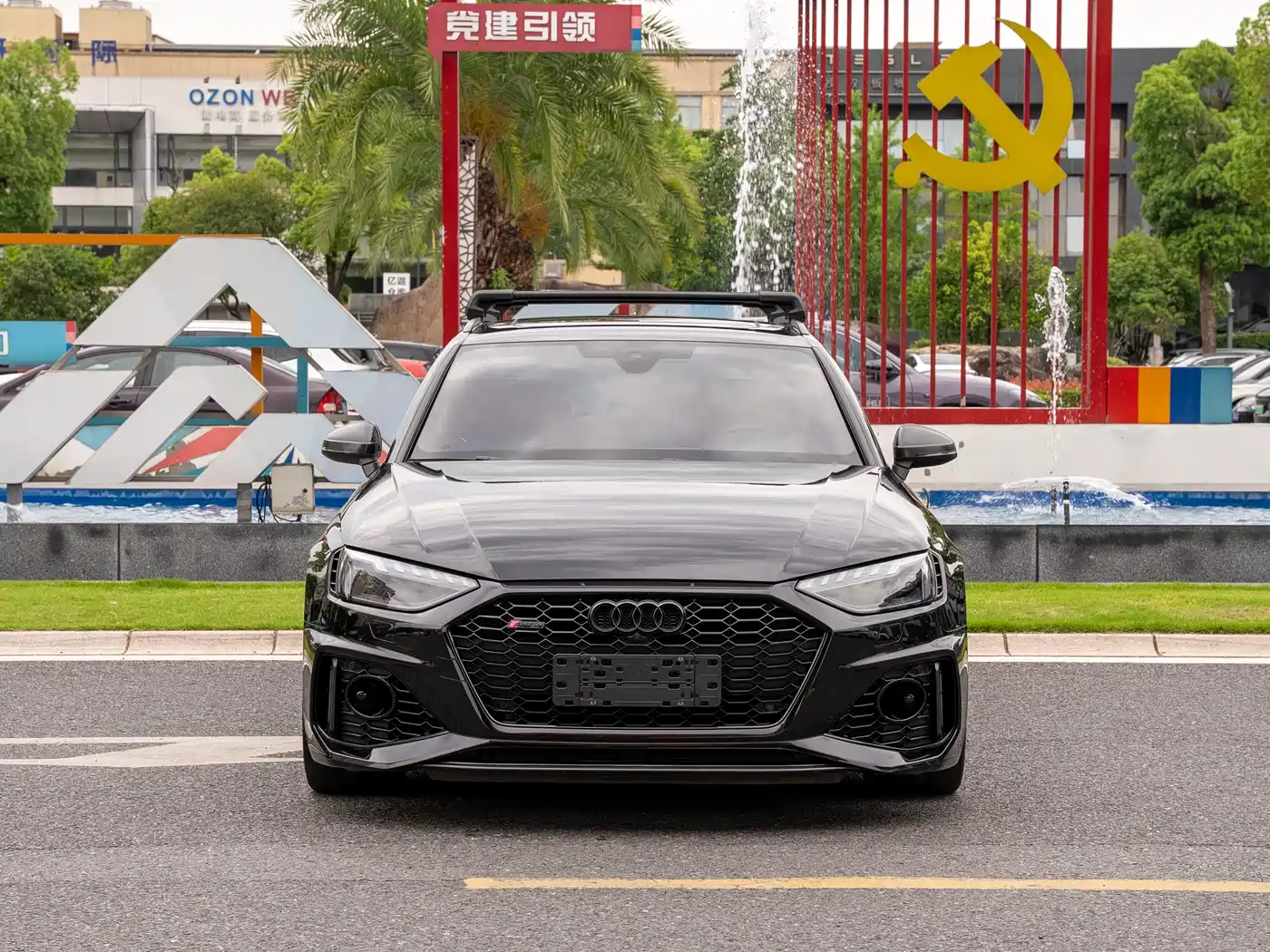 Audi RS 4 2023 Model RS4 Avant Dark Gold Edition фото 2