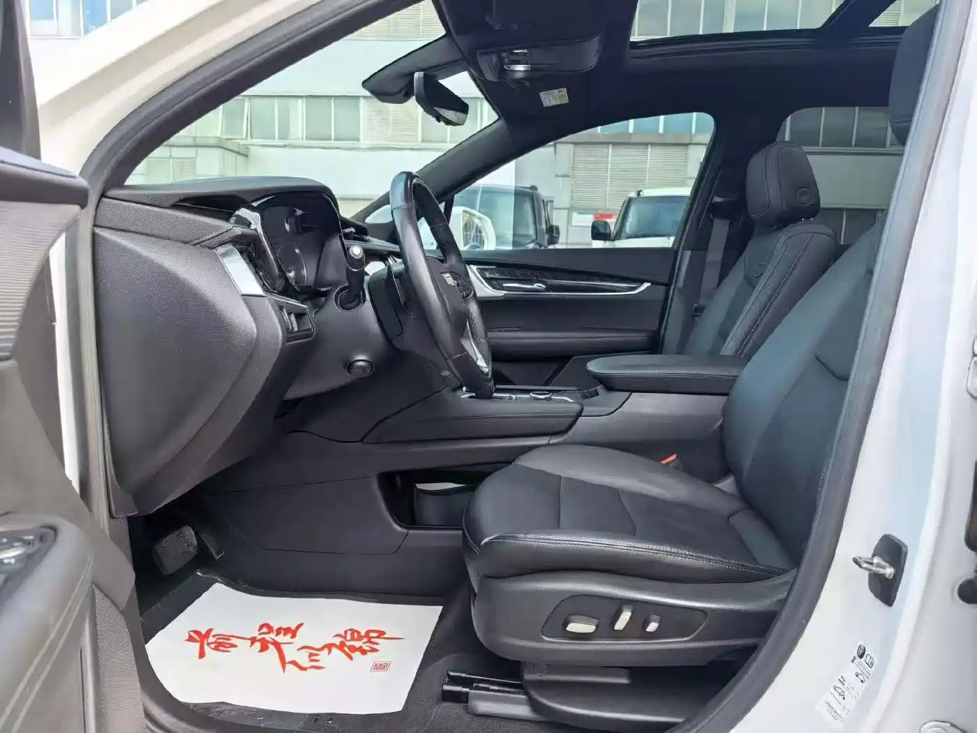CADILLAC XT6