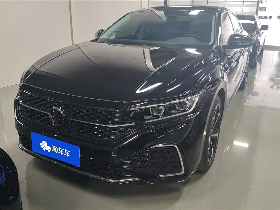 Volkswagen Passat 2023 330TSI Starlight Luxury Edition фото 2