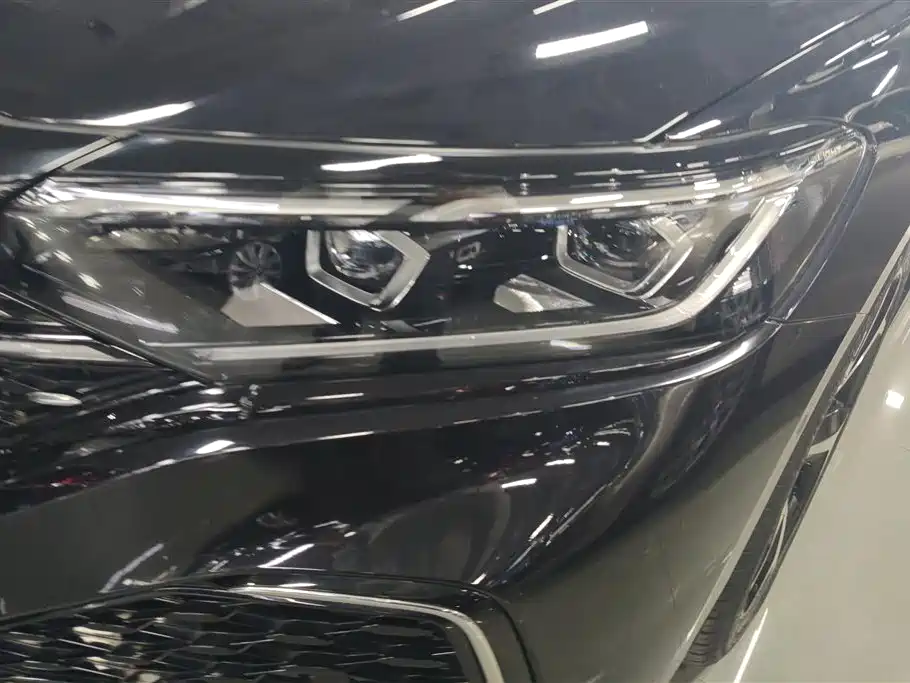 Volkswagen Passat 2023 330TSI Starlight Luxury Edition фото 5