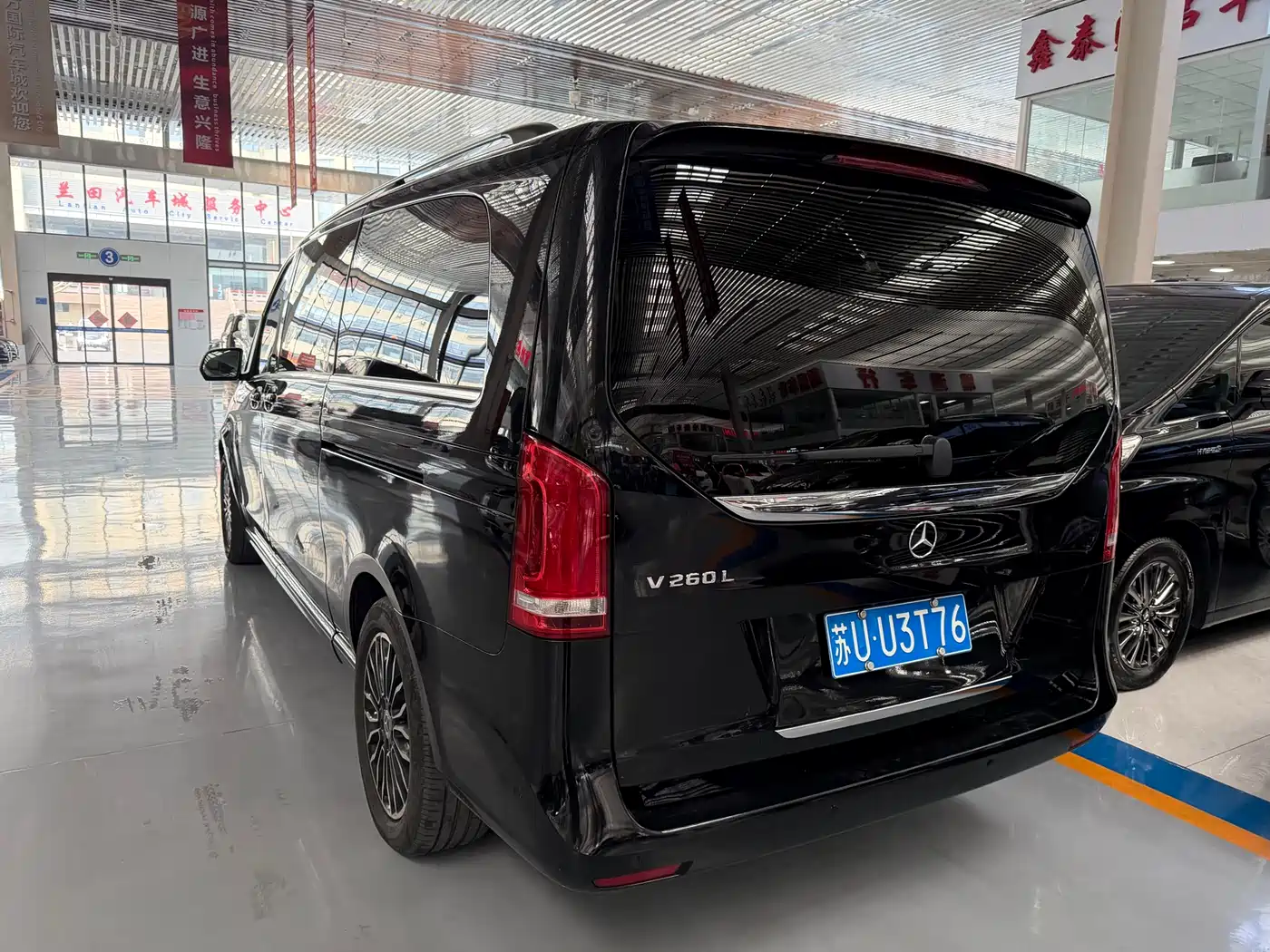 Mercedes-Benz V-Class 2018 V 260 L Premium Long Wheelbase Edition China VI фото 5