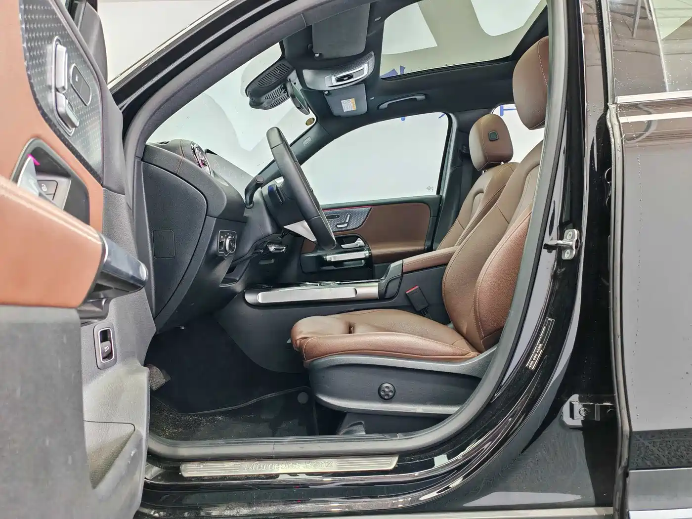 MERCEDES-BENZ GLB
