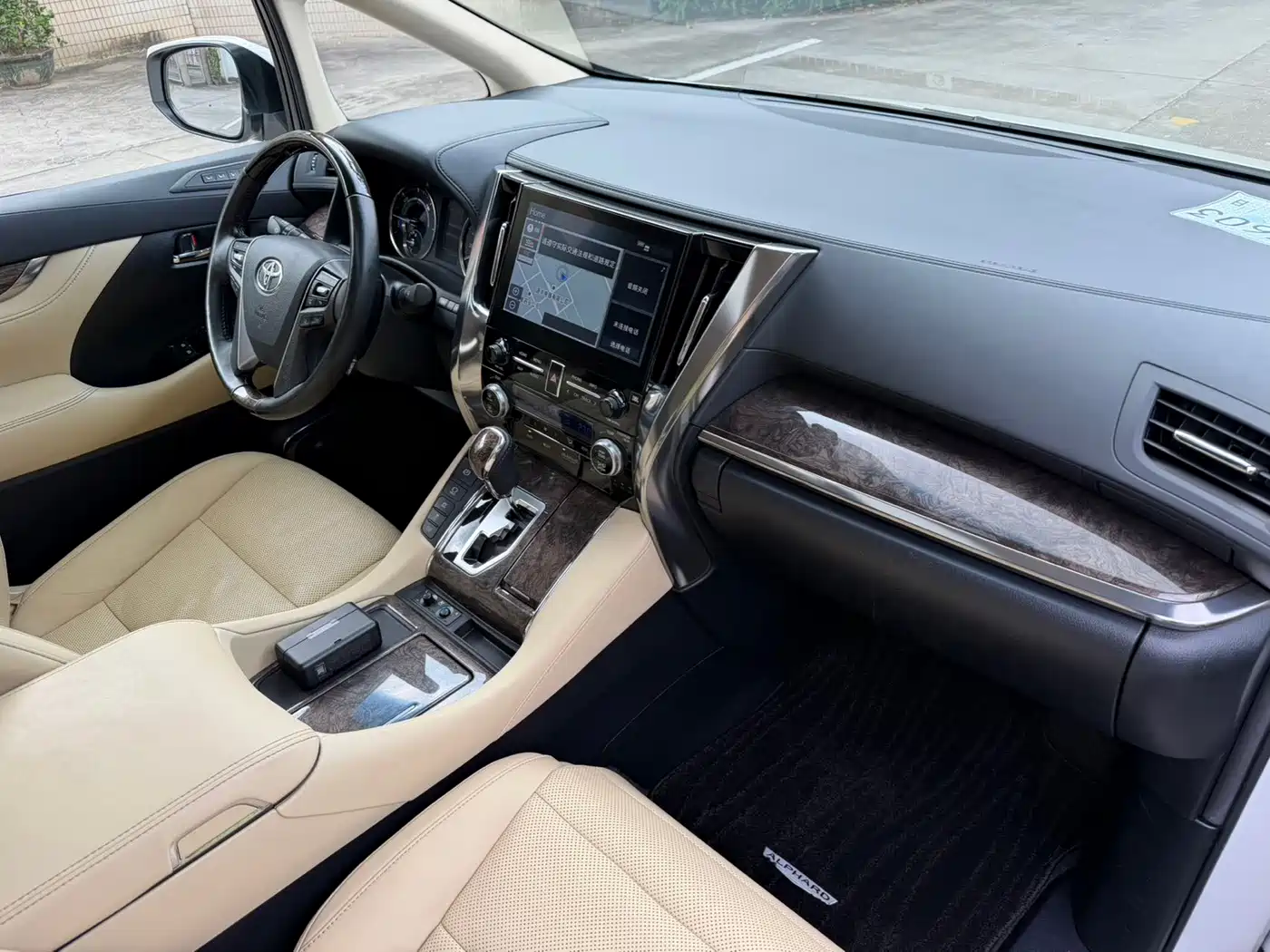 Фото 24 - Toyota Alphard