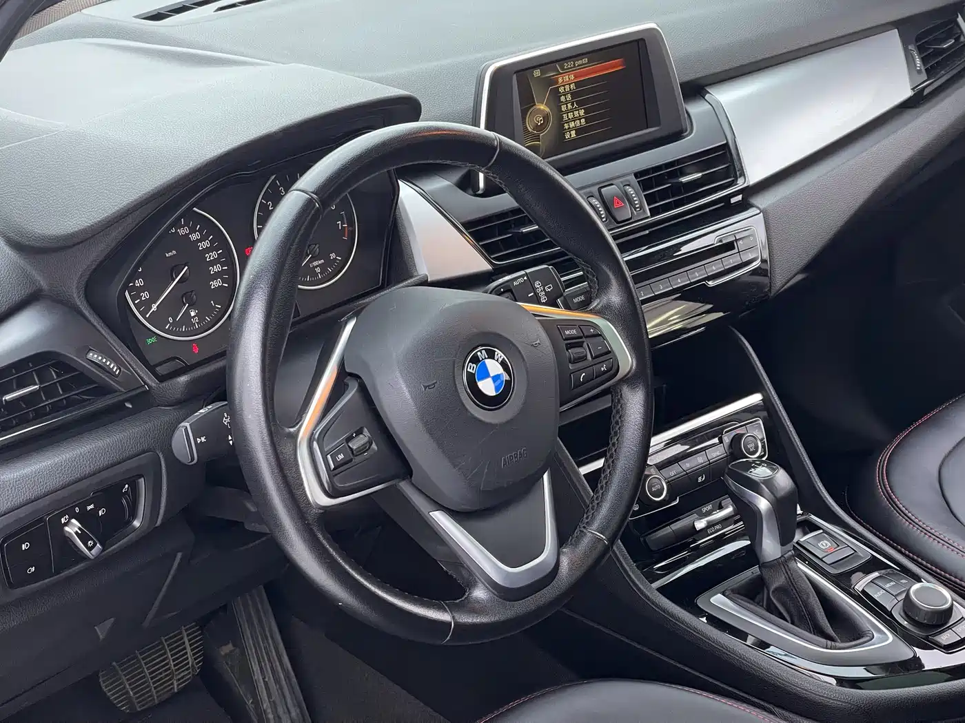 BMW 2 Series Touring 2016 218i Leading фото 22