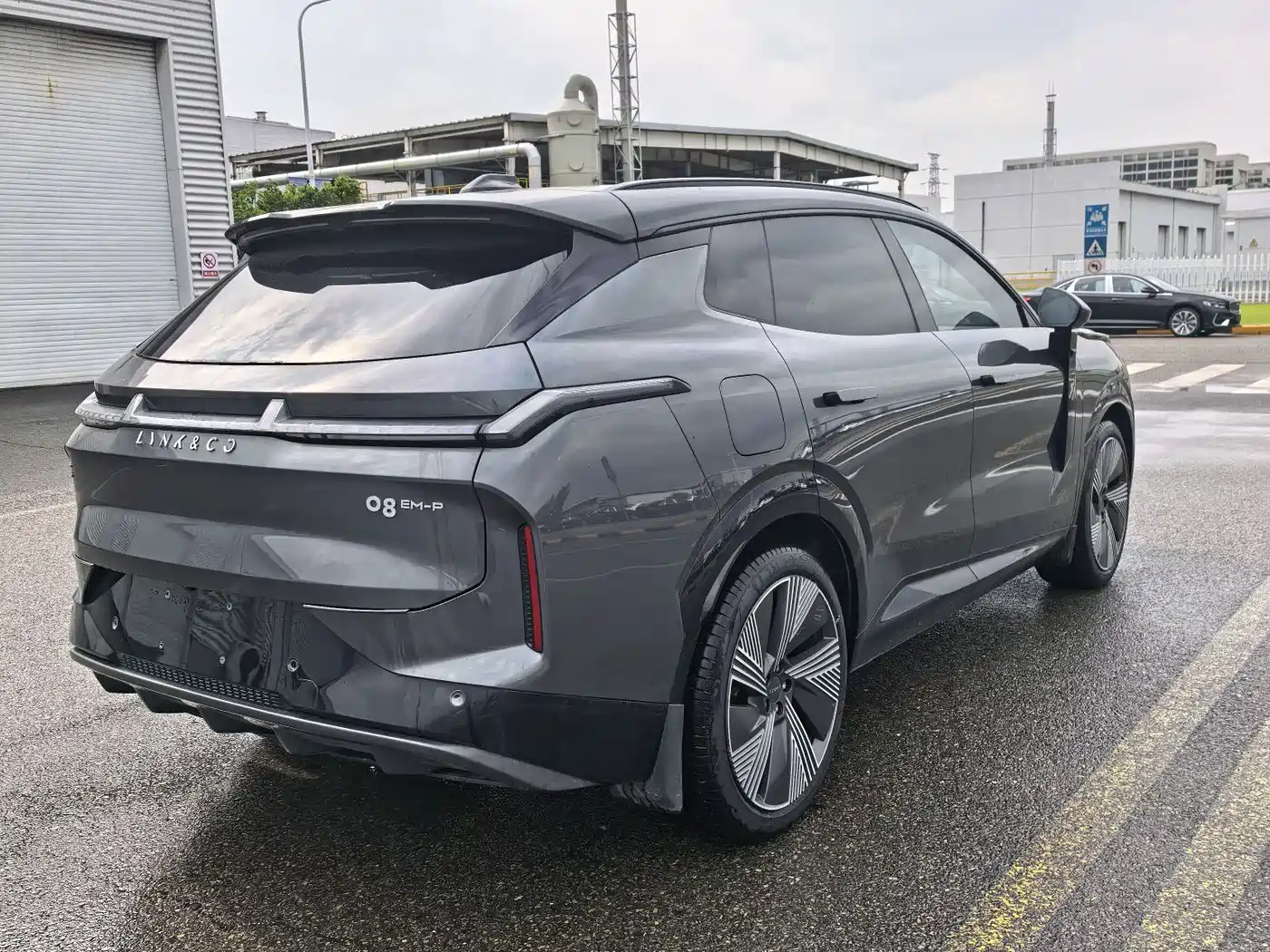 Lynk & Co 08 EM-P 2023 220km 4WD Performance Halo фото 6