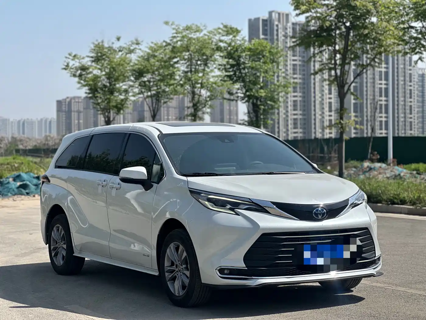 Toyota Sienna 2024 2.5L Hybrid Comfort Edition фото 3