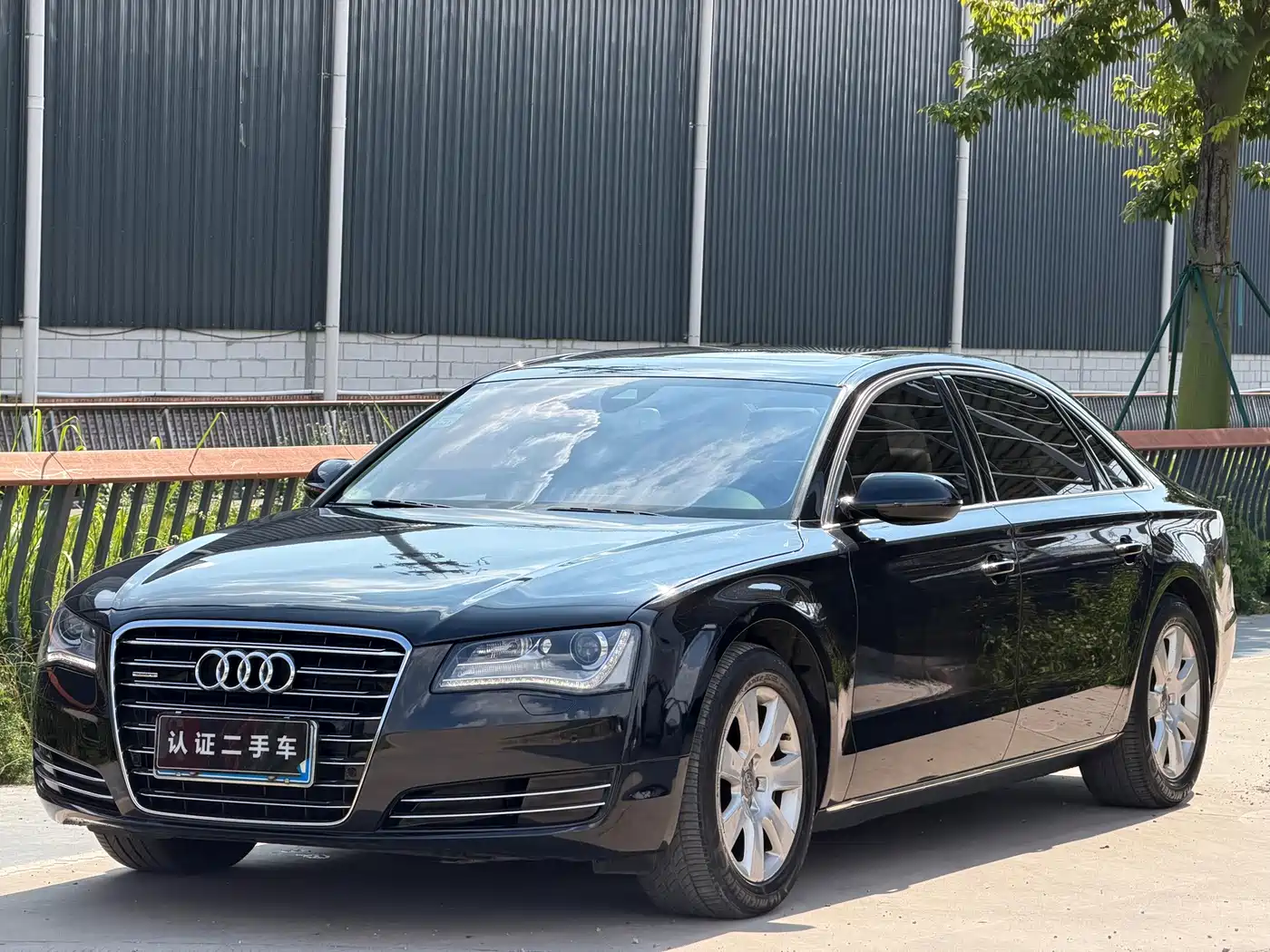 Фото 1 - Audi A8
