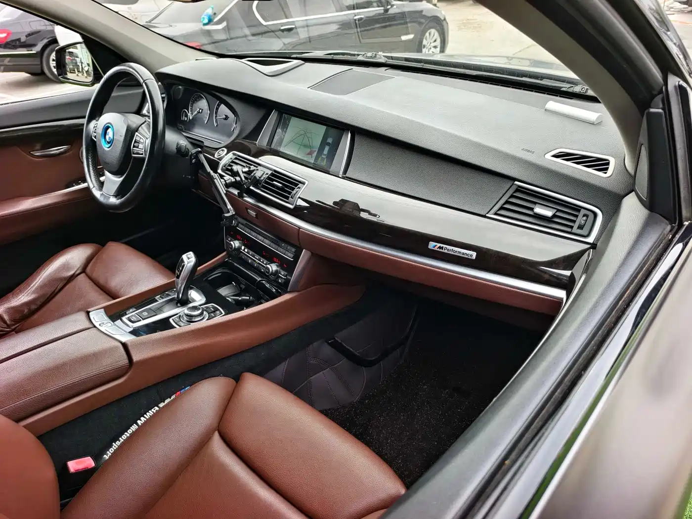 BMW 5 Series GT 2010 535i Luxury Model фото 10