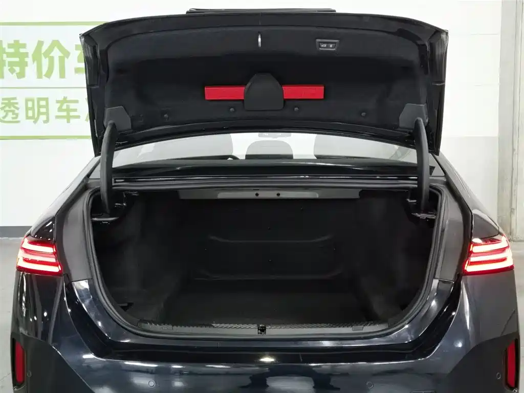 BMW 5 Series 2025 530Li Premium M Sport Package фото 16