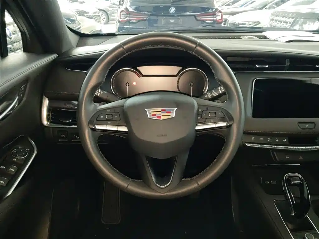 CADILLAC XT4
