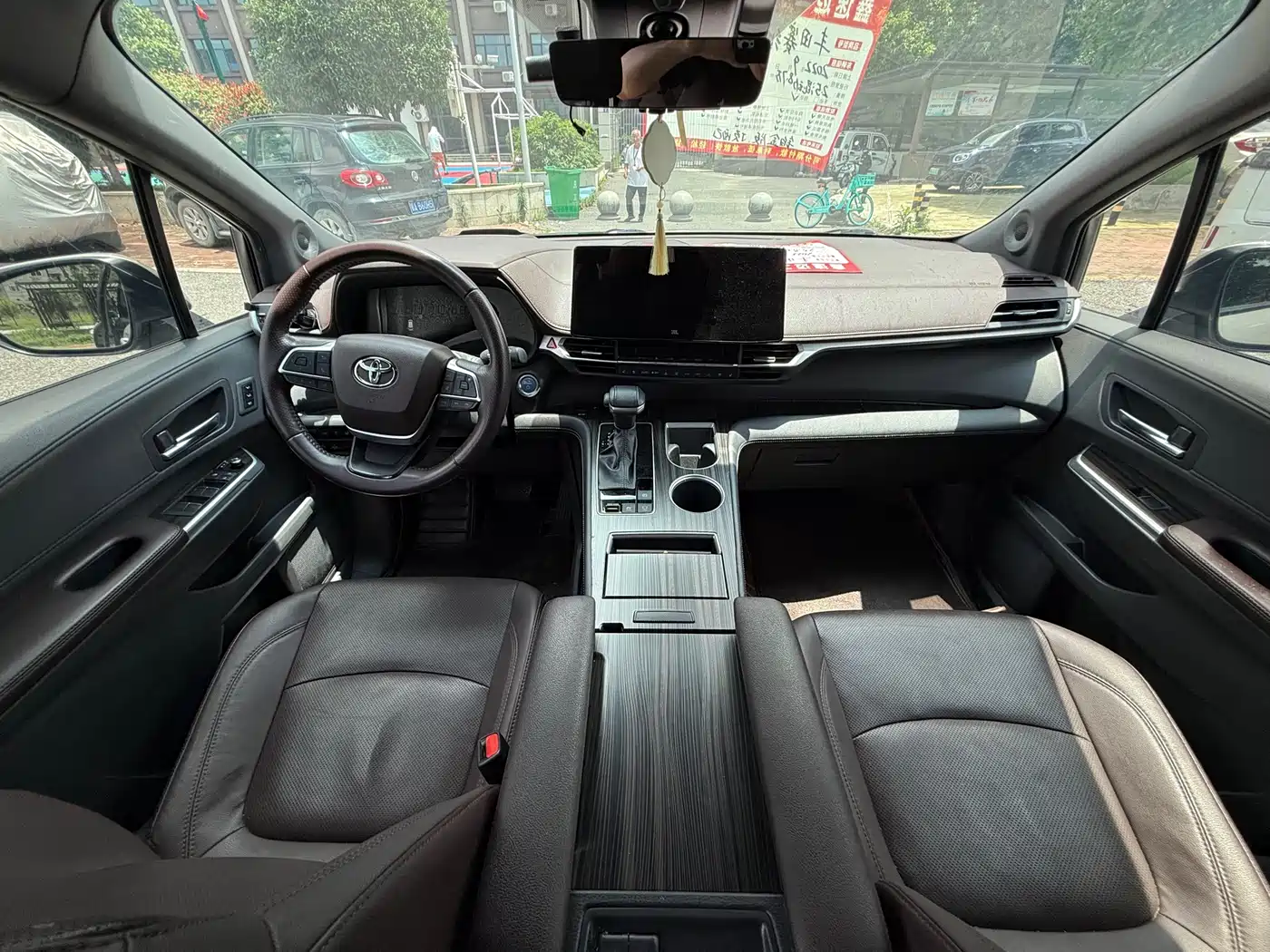 Toyota Sienna 2021 2.5L Hybrid Platinum Edition фото 8