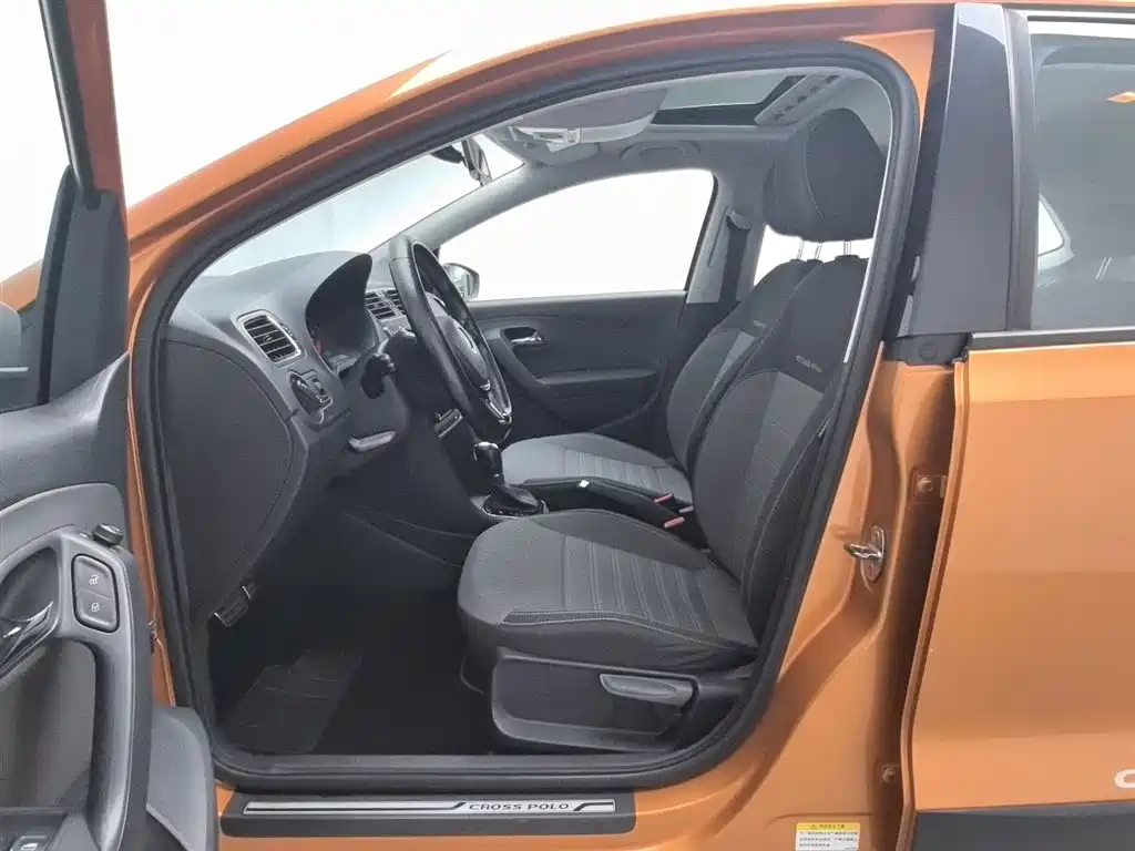 Volkswagen Polo 2014 1.6L Cross Polo Automatic фото 10