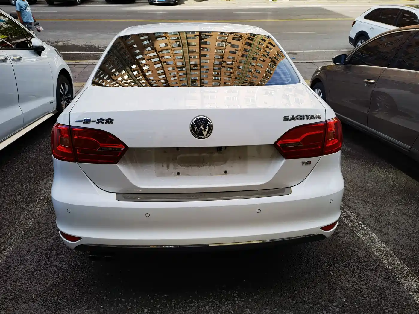 Volkswagen Sagitar 2012 1.4TSI Automatic Luxury фото 5