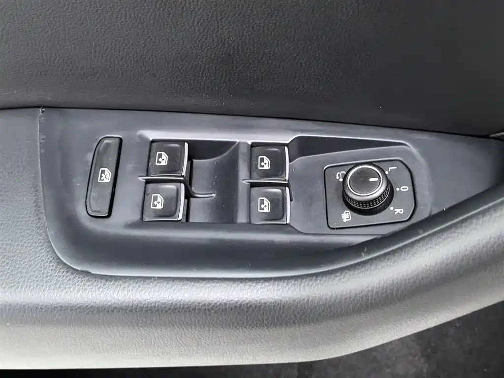 Volkswagen Magotan 2019 330TSI DSG Luxury Class China VI фото 9